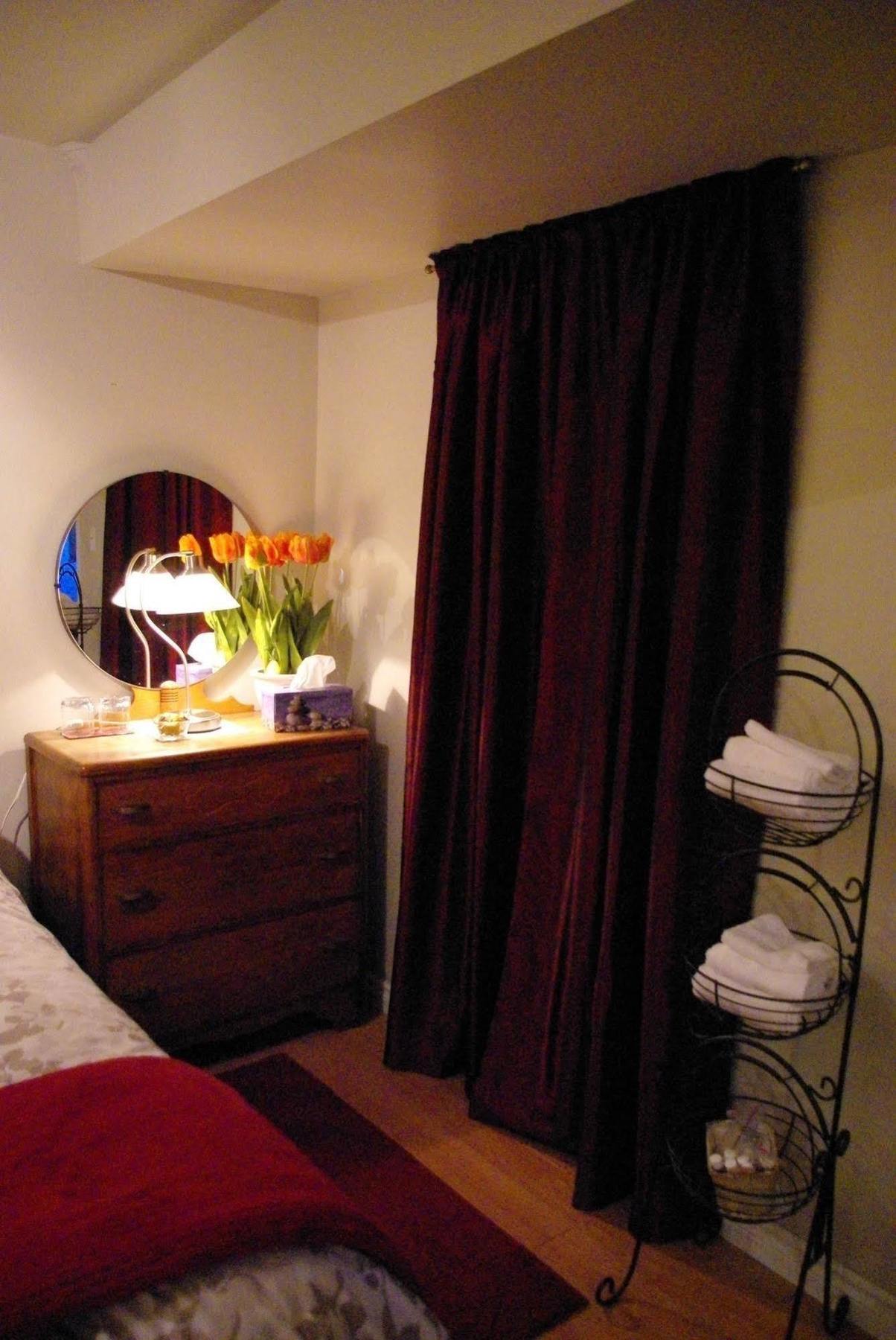 Atelier Galerie Anne Drouin Peinture & Bed & Breakfast Sainte-Julie