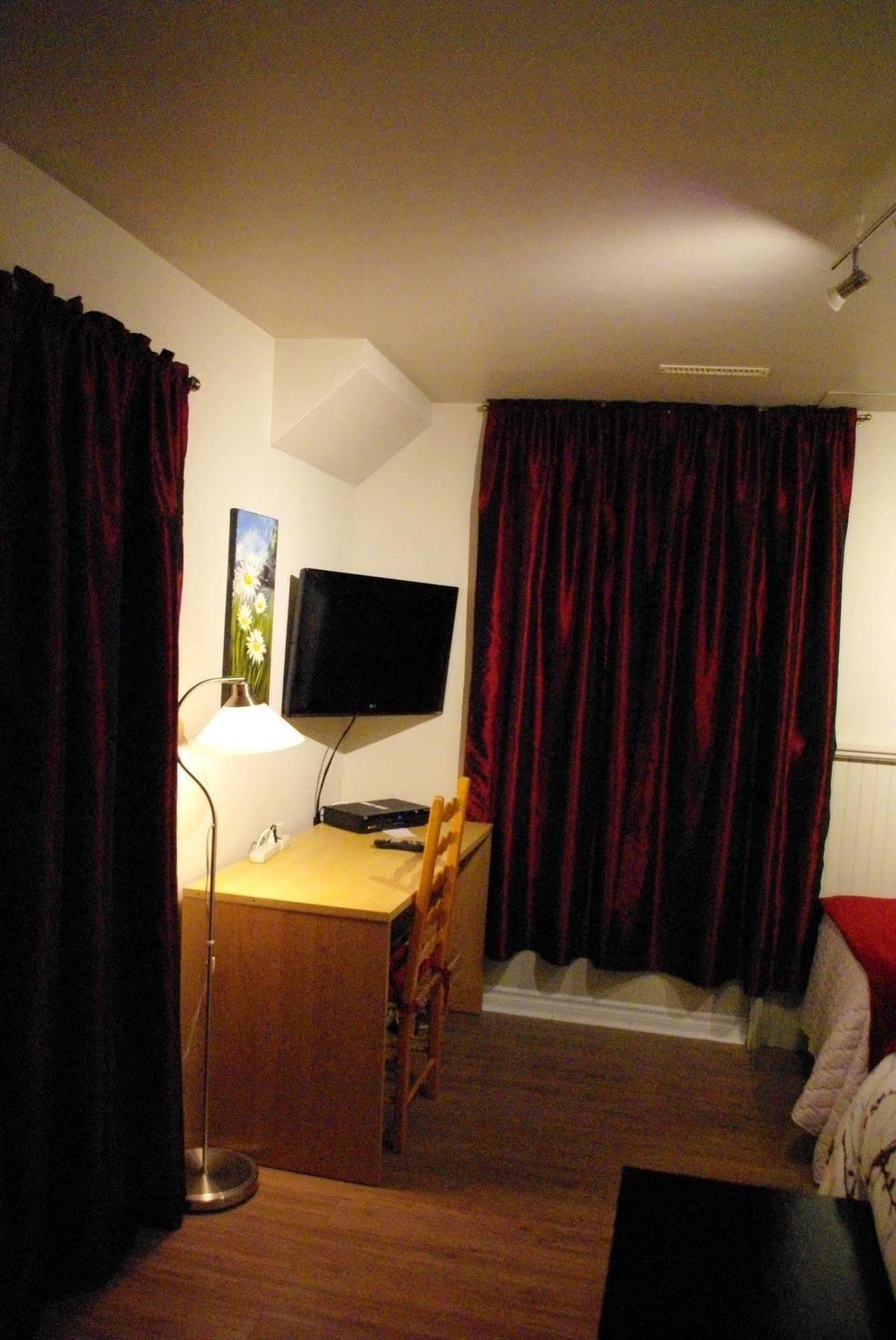Atelier Galerie Anne Drouin Peinture & Bed & Breakfast 2*